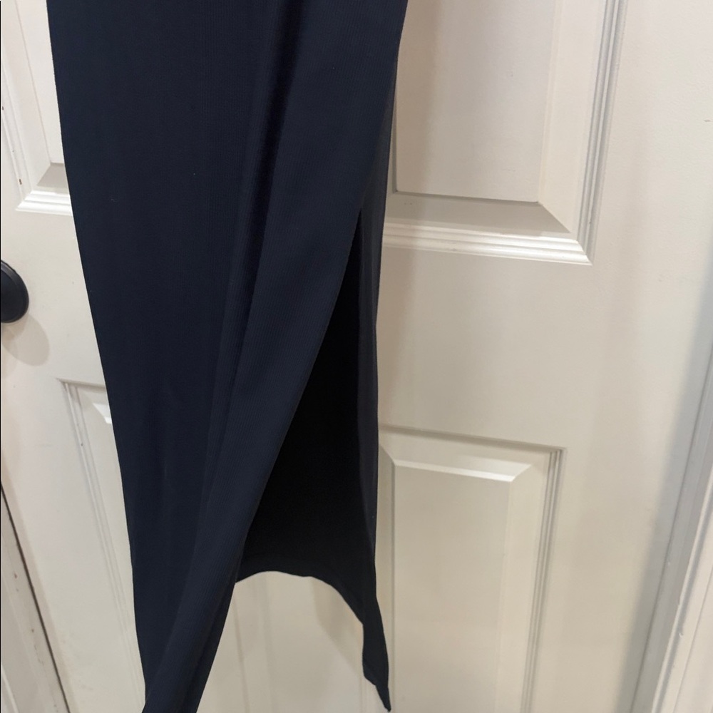Vuori Classic Black Midi Dress - Picture 4 of 5